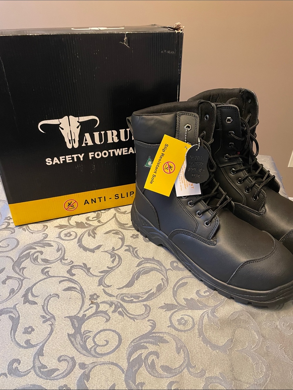 AUREUM Black Men's Safety Boots - Anti-Slip Work Boots